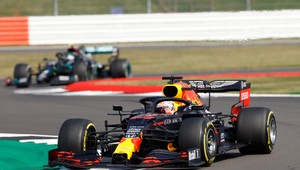 VC 70. výročia: Hegemónia Mercedesu ukončená. Verstappenovi vyšla stratégia a vyhral špeciálne preteky!