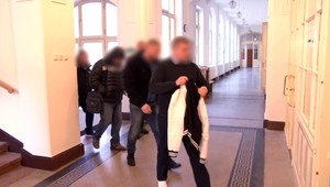 Kauza brutálnej bitky pred barom Mariatchi. Súd začal po 5 rokoch pojednávať