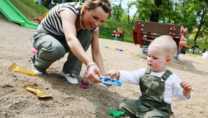 Dobrá správa pre mamičky! Materská bude dlhšia a vyššia