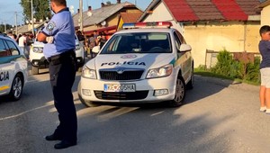 FOTO: Hromadná bitka v osade: Dve rozhnevané rodiny na seba útočili sekerami