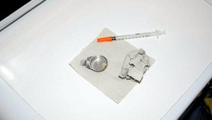 Razia na drogy v Bratislave. Policajti zadržali šesť osôb