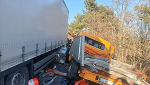 Hromadná nehoda na D1: Po zrážke kamióna s cestármi prišiel o život jeden človek, traja sa zranili