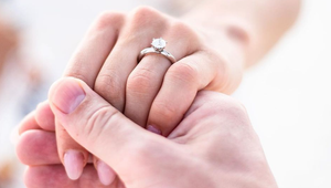 Krásna moderátorka spravodajstva sa bude vydávať! Prezradil ju briliantový prsteň!