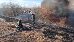 Hasiči zasahovali pri požiari skládky. Dym sa môže rozšíriť do mesta