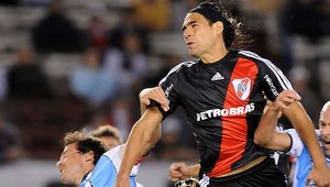 Brankára Petuzziho vylúčili po incidente s podávačom lôpt