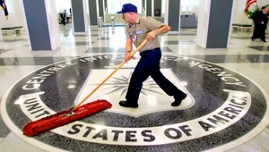 Fingované popravy i rady Obamovi, WikiLeaks odhalil maily šéfa CIA