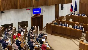 Parlament schválil reformu nemocníc aj štátny rozpočet