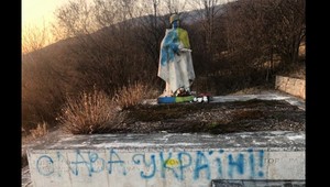 Ďalšia poškodená pamiatka: Neznámy páchateľ pomaľoval sochu vojaka so samopalom