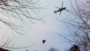 Záchranári s vrtuľníkom ratovali lyžiara aj lezca. Na Hrebienku sa zranil sánkar