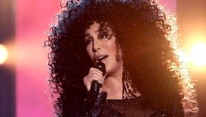 Už ste videli policajnú fotku 13-ročnej Cher po zatknutí?