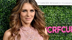 Krajšia než kedykoľvek predtým: Elizabeth Hurley ukázala svoje sexy telo v bikinách!