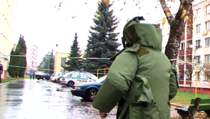 Starší muž nahlásil bombu pod policajným autom, na krku má obvinenie