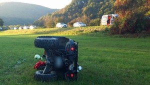 Smrteľná nehoda na štvorkolke. 21-ročná žena zomrela pri prevoze do nemocnice