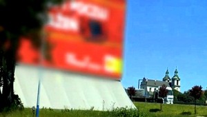 Najkurióznejší príbytok. Vo vnútri bilboardu žijú ľudia