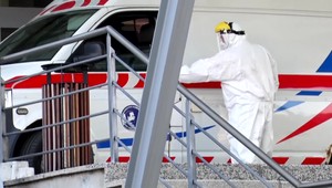 Slovensko sa musí pripraviť na omikron vlnu. Nemocnice treba rýchlo odľahčiť