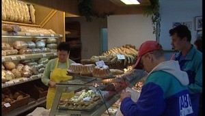 Okradli predavačku, hrozia im dva roky