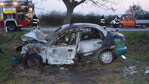 Vodič zachránil život mladej žene. Vytiahol ju z horiaceho auta