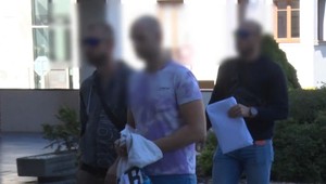 Motorkár terorizoval Považie: Dôchodcov okrádal priamo za jazdy