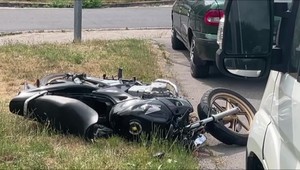 Motorkár unikal pred políciou: Bez vodičáku, so zákazom a podozrivou látkou