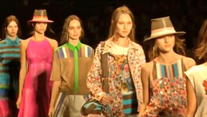 Letnú módu diktuje Brazília, inšpirujte sa červenou!