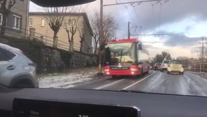 Ráno na západe krajiny je šmykľavé. Pozor na tvorbu poľadovice!