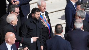 Svetoví lídri na pohrebe pápeža: Keď prišiel Zelenskyj, spustil sa obrovský potlesk