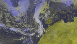 Búrka Ophelia si v Írsku vyžiadala dve obete. Státisíce domácností sú bez elektriny