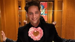 Známy český spevák šokuje! Má záľubu v dámskom oblečení!