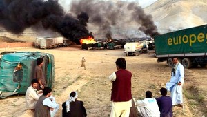 Taliban opäť útočil, podpálil viac ako štyristo kamiónov