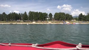 Dráma pri jazere: Priateľ rýchlo reagoval a zachránil topiacu ženu