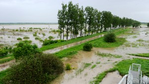 VIDEO: Komplikavaná nočná situácia po pretrhnutí hrádze