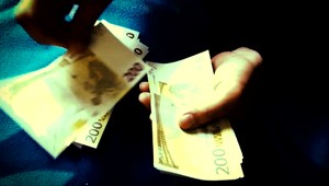 Žena si u troch rôznych ľudí objednávala vraždu sokyne. Chcela aby ju hodili pod vlak, či predali na orgány