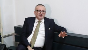 Korupčný proces s exšéfom SIS pokračuje. Pčolinský vinu popiera