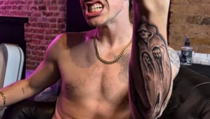 Za najsexi spevákom súčasnosti šalejú milióny žien, na divokej párty na lodi sa ukázal úplne nahý!