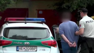 Syn zabalil telo mŕtveho otca do igelitu. Trestné stíhanie zastavili