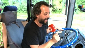 Karaoke bus. Pesničky a básničky s Mariánom Čekovským