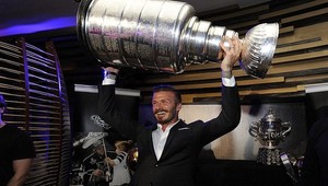 Stanleyho pohár zdvihol nad hlavu aj Beckham