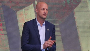 Zlatý padák! Zhrabol štvrť milióna za polročné nič nerobenie