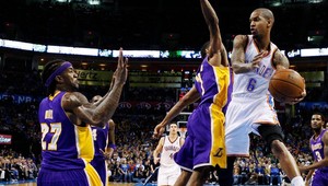 NBA: Oklahoma nemala zľutovania s Lakers, Utah zničil Toronto
