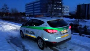 Mrazy si vyžiadali prvú obeť.  Policajti našli mŕtveho muža v provizórnej chatke