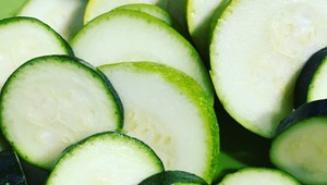 Zdravý a mega chutný recept na prílohu z cukety