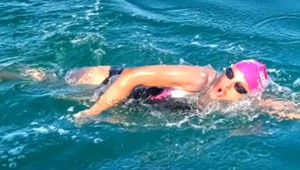 Neskutočný výkon Markéty. Ani nádor a strata nohy ju nezastavili a preplávala La Manche