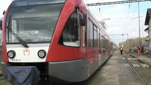 Nešťastie na železnici: Osoba vypadla z vlaku