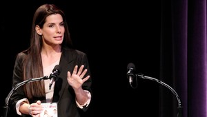 Sandra Bullock odkráčala s malinou