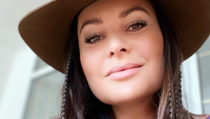 Podozrivo široké šaty! Herečka snívala o treťom dieťati, podarilo sa jej to v 44 rokoch?