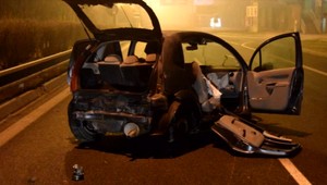 Opitý vodič zdemoloval protihlukovú stenu aj časť školy