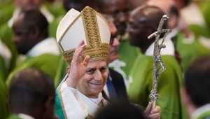 Prezident venoval pápežovi dary slovenského umenia. Svätého Otca pozval na Slovensko