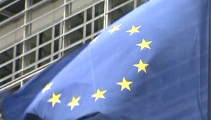 Začali sa voľby do Európskeho parlamentu. Otvorili ich Británia a Holandsko