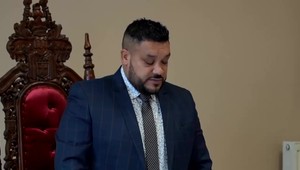 Veľká volebná účasť, veľká povolebná bitka a teraz veľké ťahanice. V Žehre nastúpil nový starosta