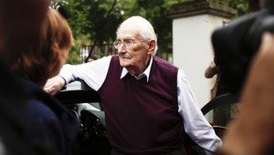 Oskar Gröning, účtovník z Osvienčimu, je vinný. Odsedí si štyri roky